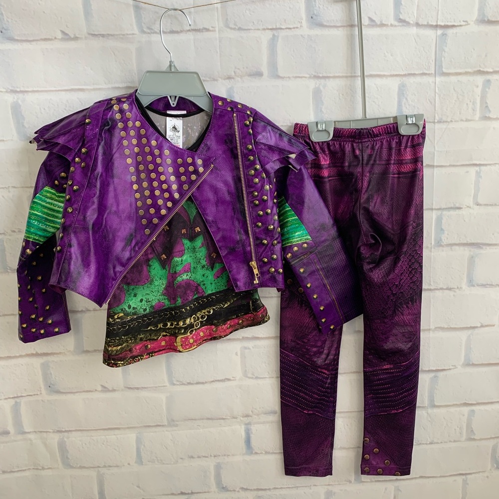Disney store Mal Descendants 2 costume